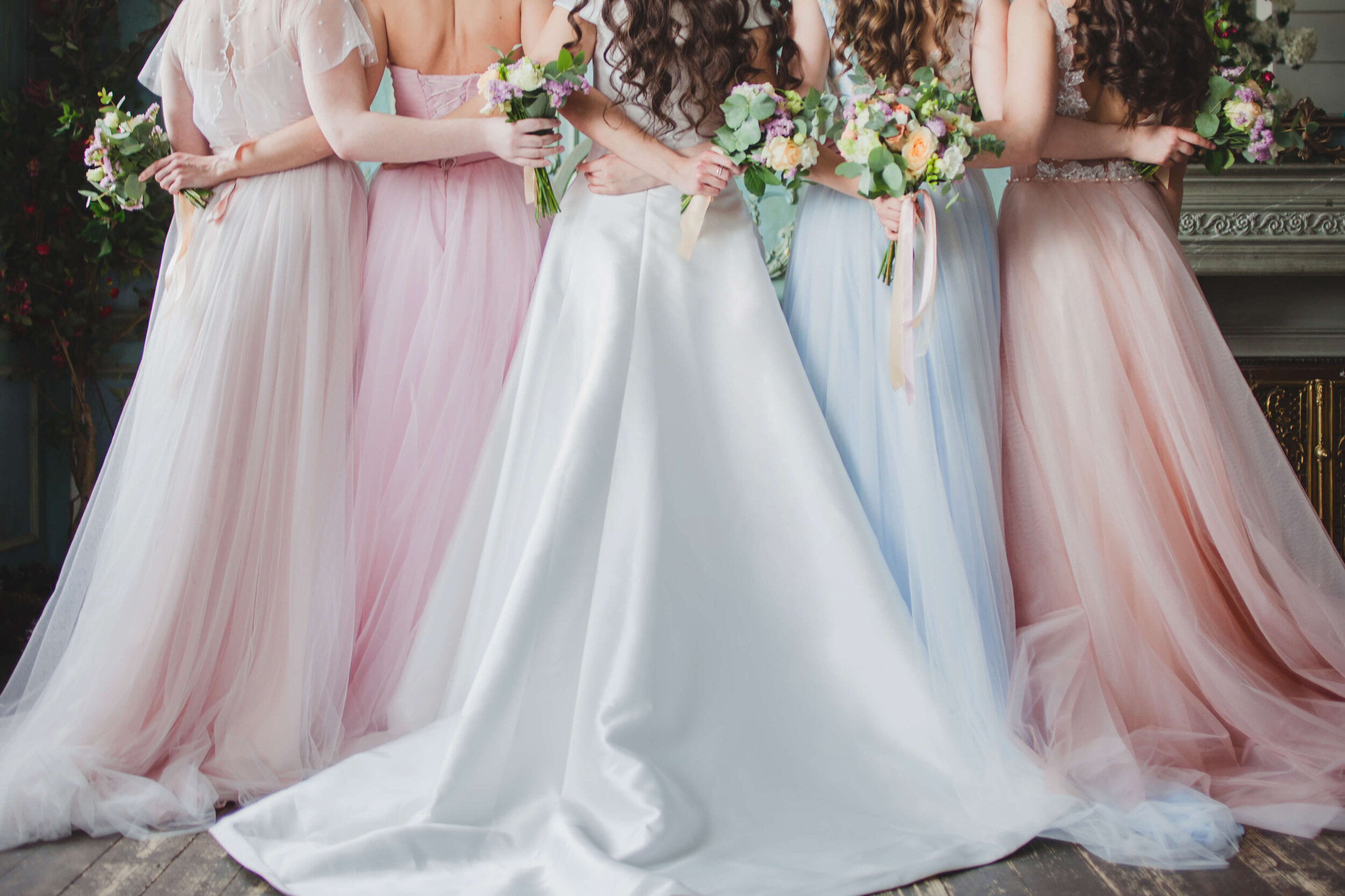 How to Pick Bridesmaid Dresses: The Complete Guide