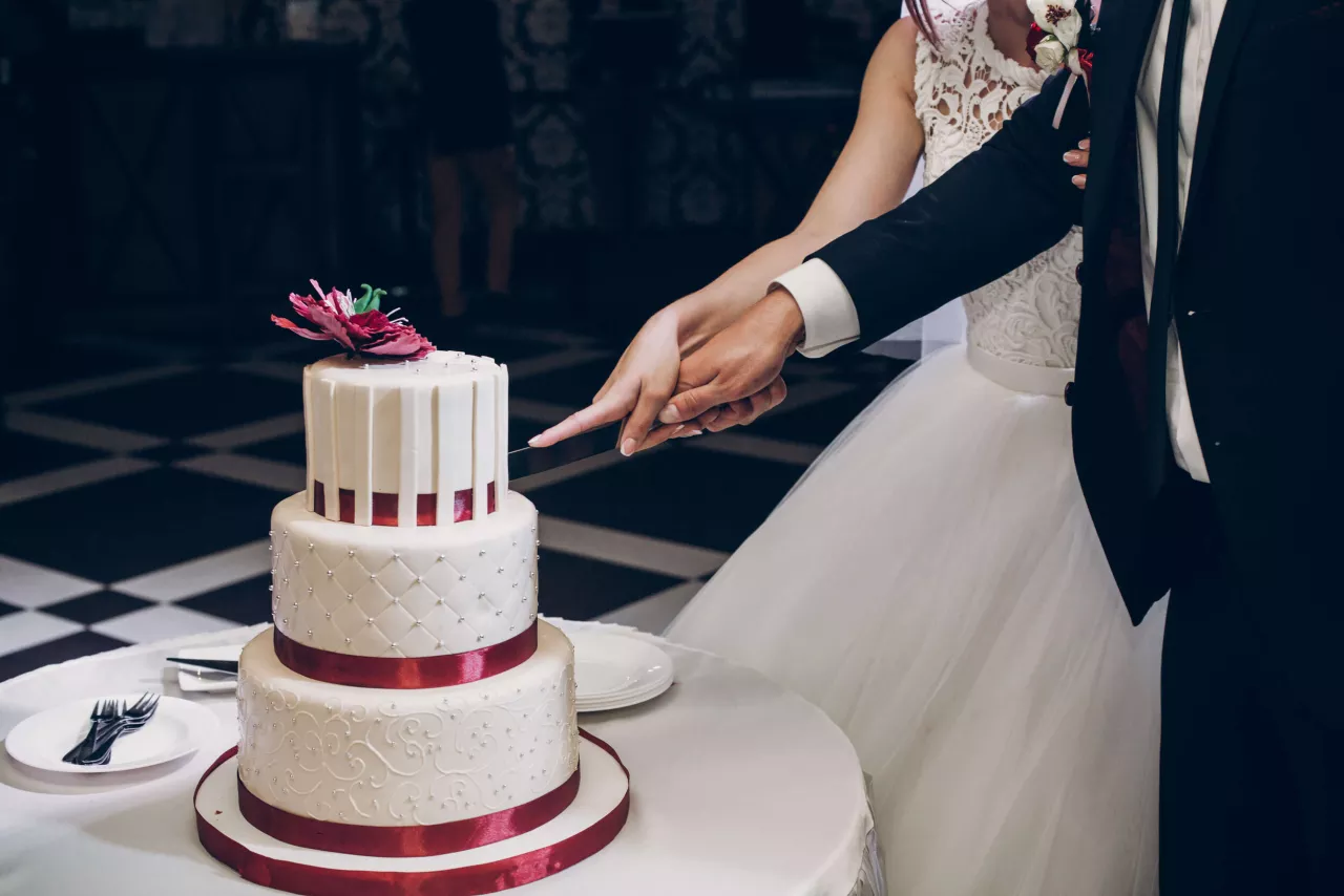 couple cutting modern wedding cake