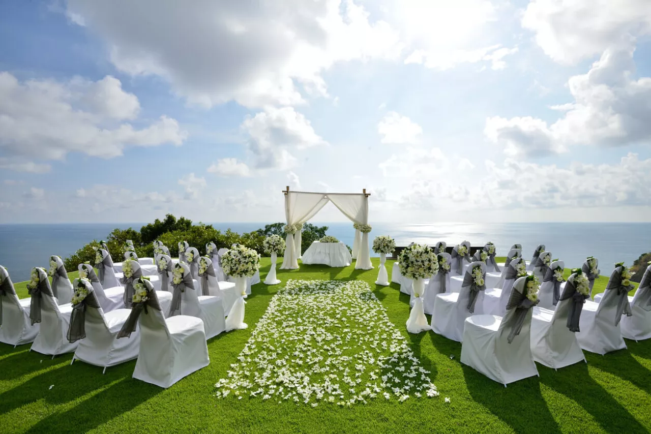 affordable outdoor wedding venue overlooking water